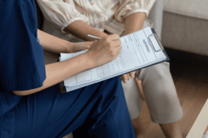 Bilan de compétences : entretien individuel pour faire le point sur sa carrière et clarifier son projet professionnel.